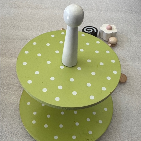 Excellent condition Wooden Dessert Stand Playset - Picture 5 of 5